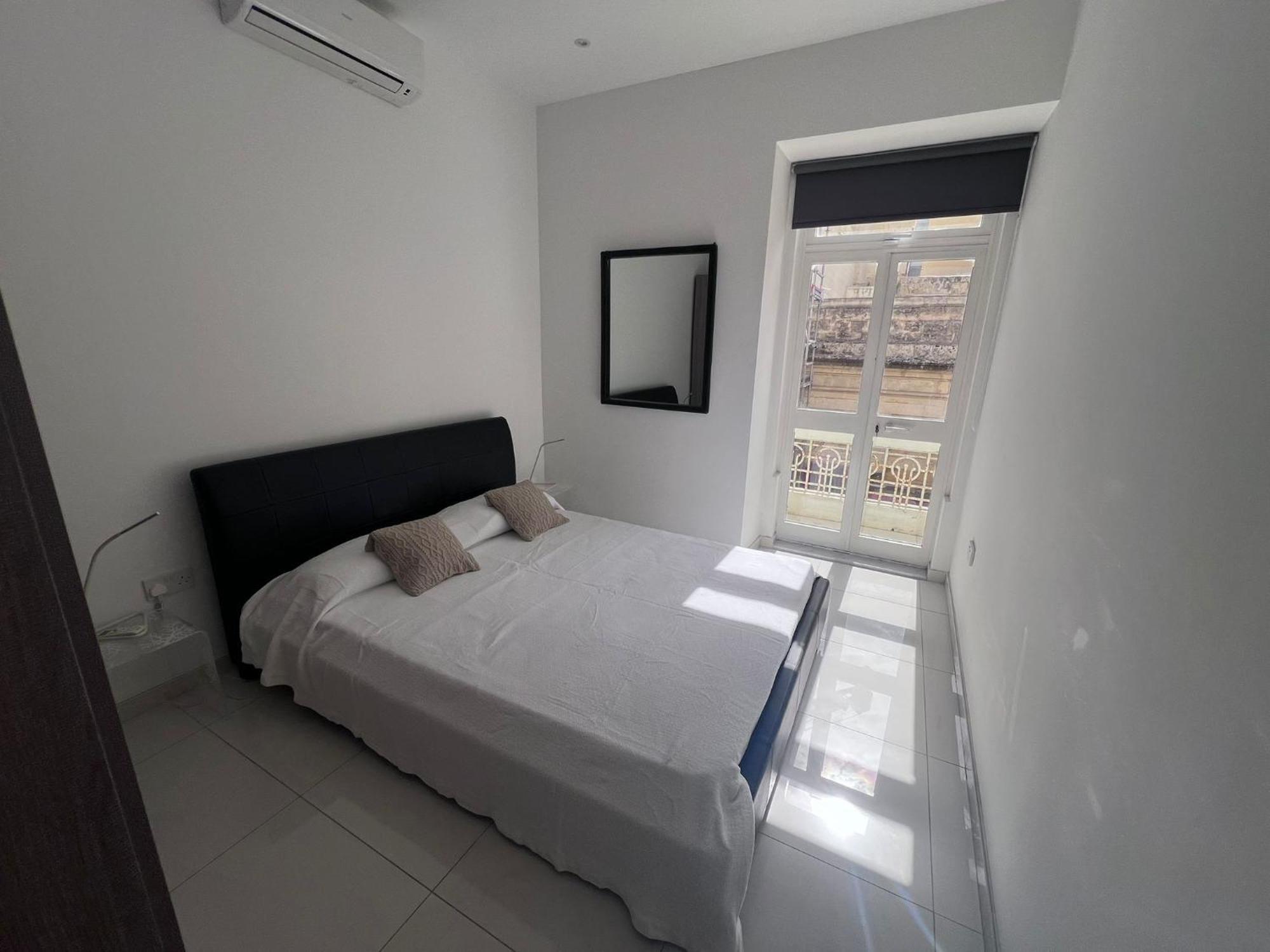 Sunny One Bedroom Apartment In Old Bakery Street Valletta Exteriör bild